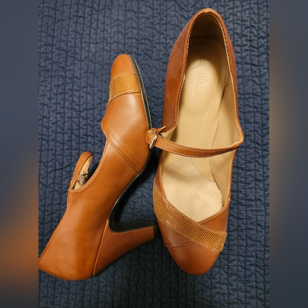 Naturalizer Tan Leather Heels